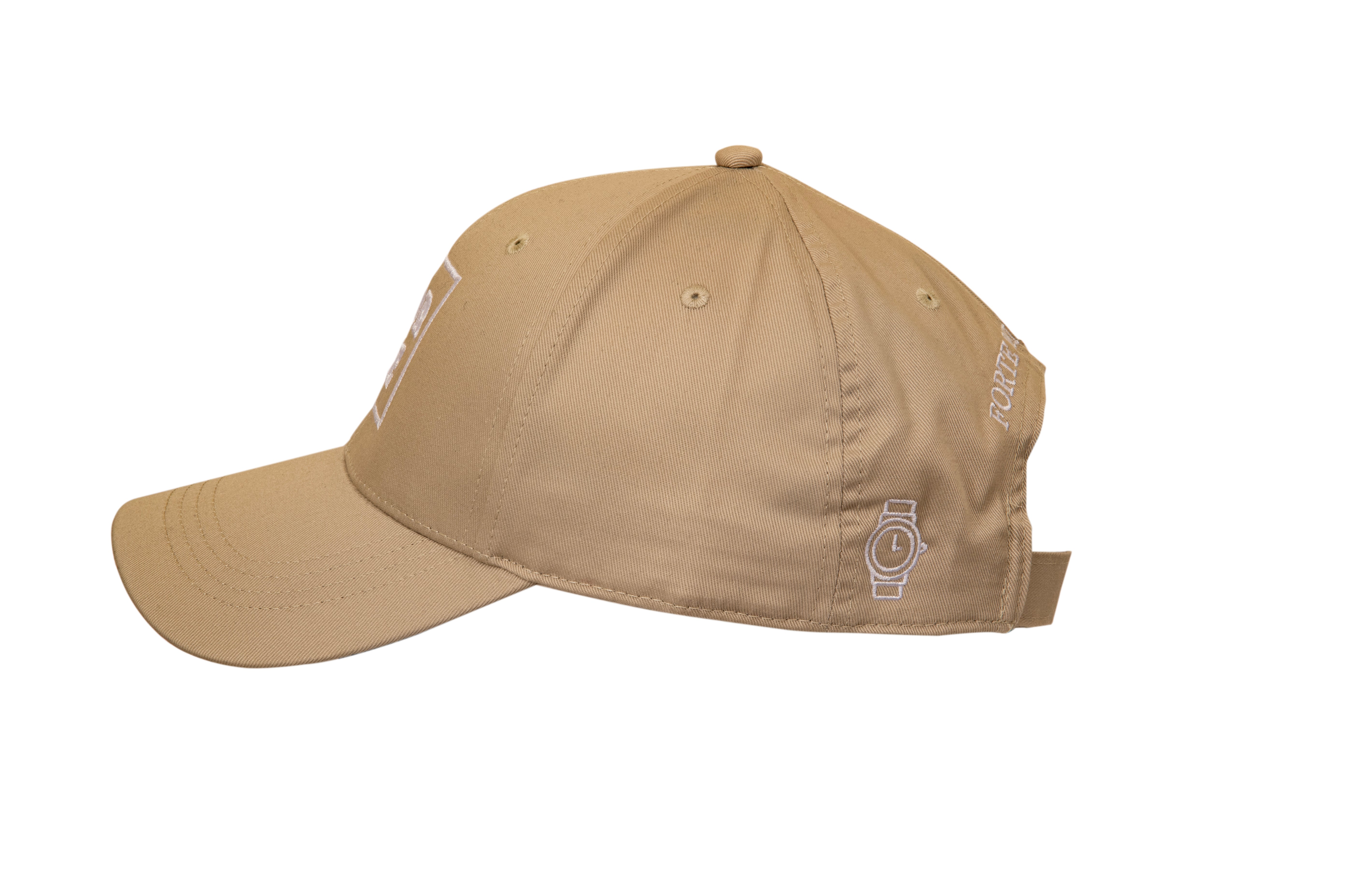 CAPPELLO FOR TE. Colore Beige - Ricami Bianchi
